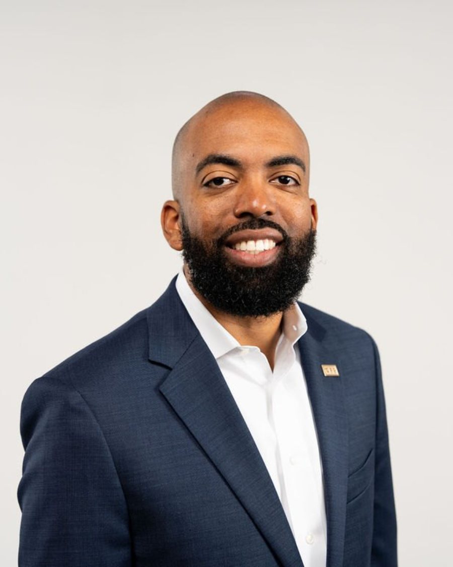 Studio portrait of Markell Bryant, CFP, CPWA, CEPA